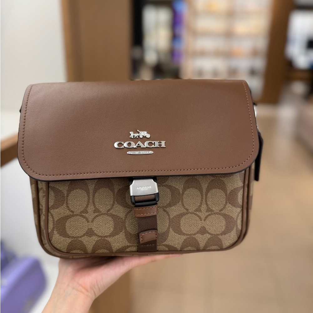 NWT！COACH PACE MESSENGER BAG IN SIGNATURE CANVAS（COACH CR131）fast shipping